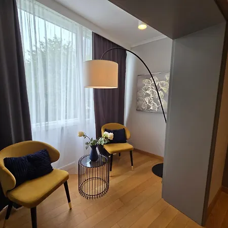 Poppy Apartment *