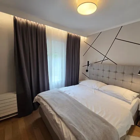 Poppy Apartment *